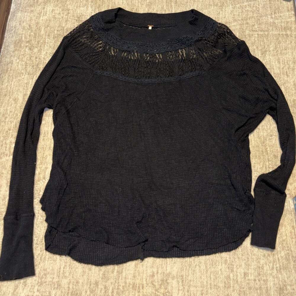 Medium Free People Black Lace Shoulder Waffle Knit Top Oversized - Picture 2 of 7